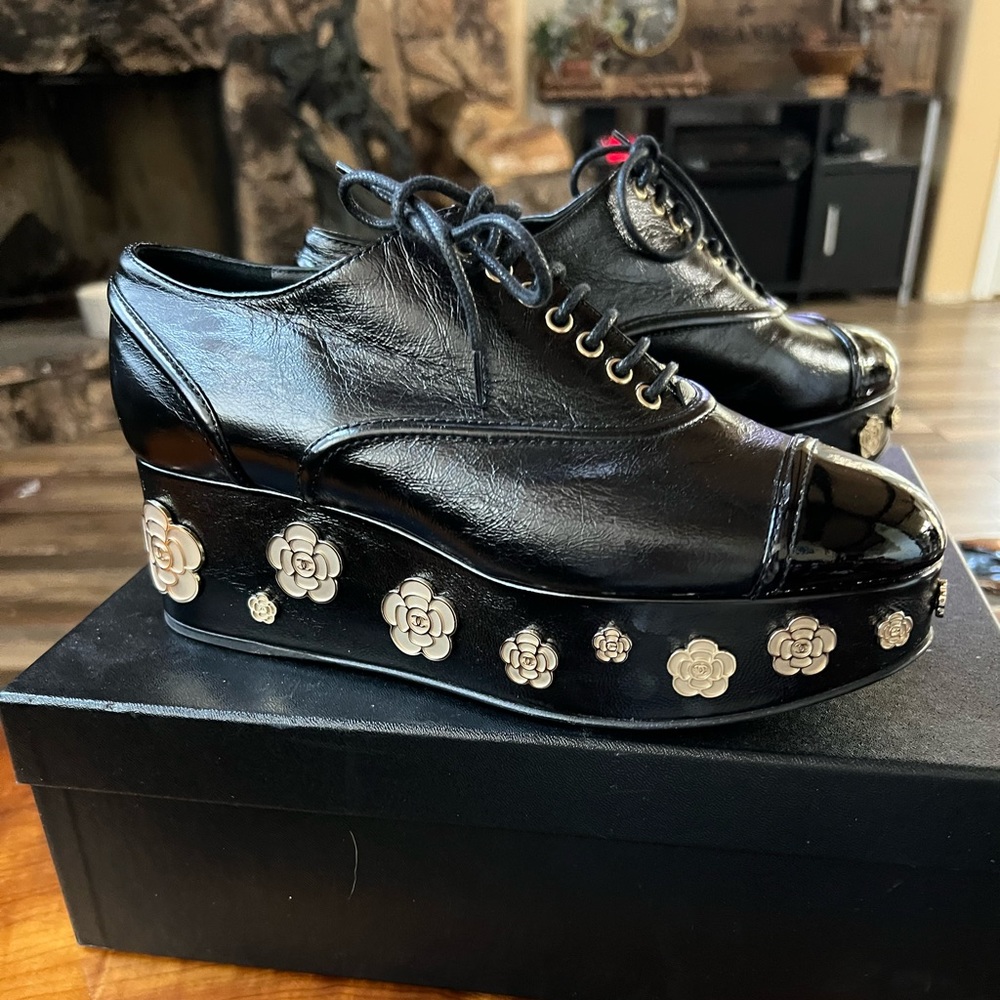 Chanel Lace up Crum Cal/Cal shoes - Picture 1 of 9